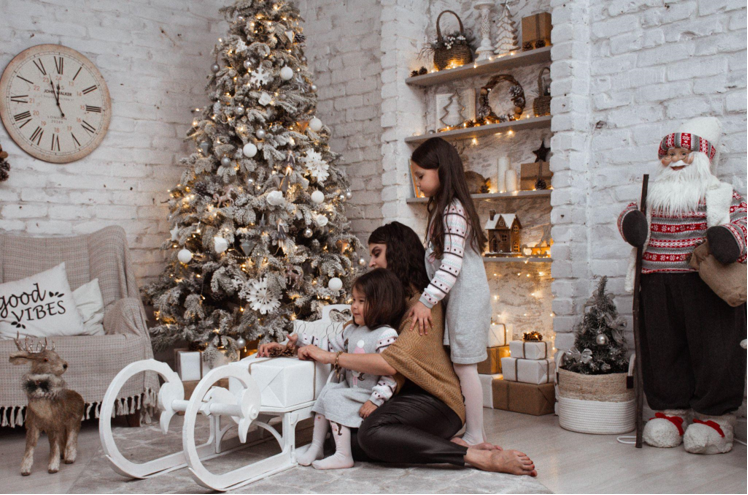 Festive Decor with Your Own Christmas Garland